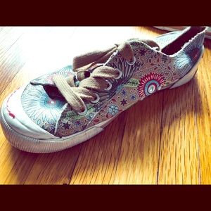 Rocket dog retro flower shoes